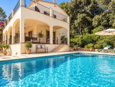 Generous five-bedroom family villa with mountain views for sale in pollensa