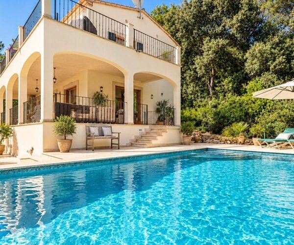 Generous five-bedroom family villa with mountain views for sale in pollensa