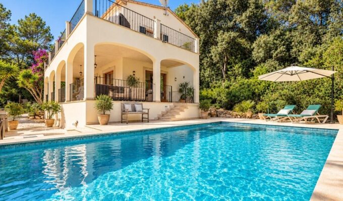 Generous five-bedroom family villa with mountain views for sale in pollensa