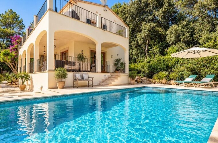Generous five-bedroom family villa with mountain views for sale in pollensa