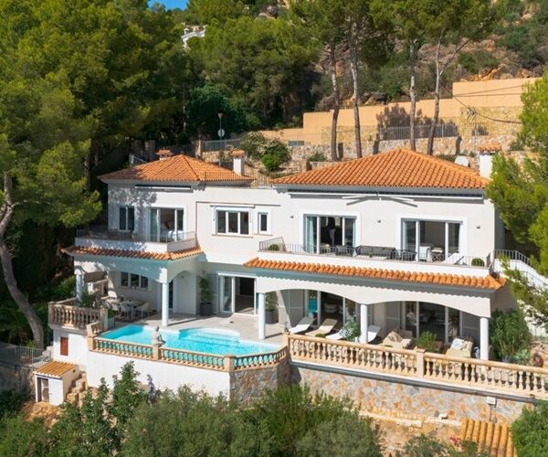 Three-bedroom mediterranean villa with sea views and private pool for sale in portals nous