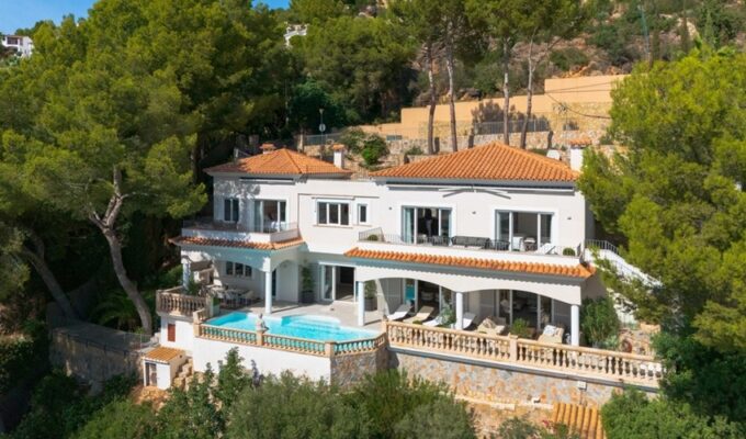 Three-bedroom mediterranean villa with sea views and private pool for sale in portals nous