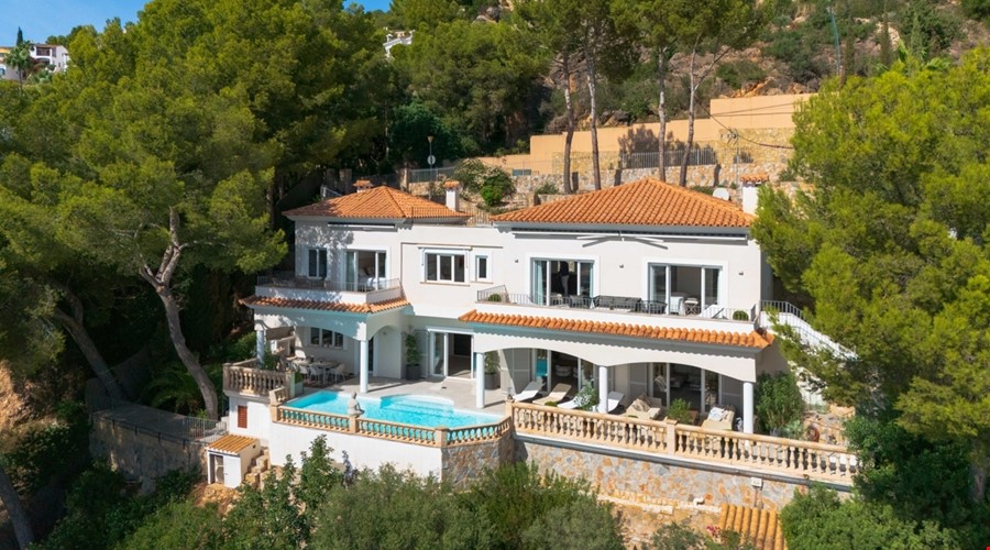 Three-bedroom Mediterranean villa with sea views and private pool for sale in Portals Nous