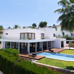Contemporary four-bedroom villa with private pool near golf courses in santa ponsa