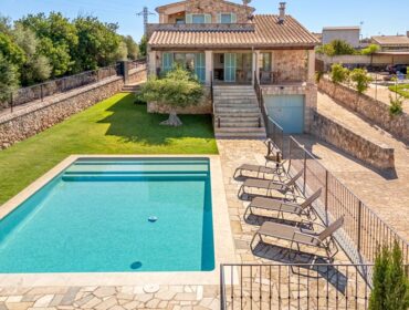 Serene three-bedroom villa with private pool and expansive views in sineu