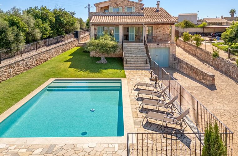 Serene three-bedroom villa with private pool and expansive views in sineu