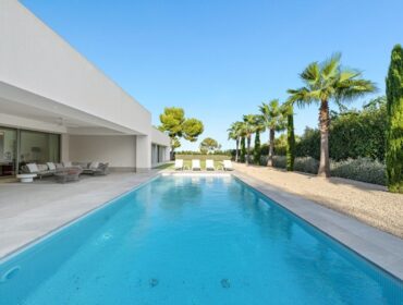 Exquisite single-level modern villa with saltwater pool for sale in sol de mallorca