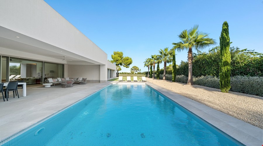 Exquisite single-level modern villa with saltwater pool for sale in Sol de Mallorca